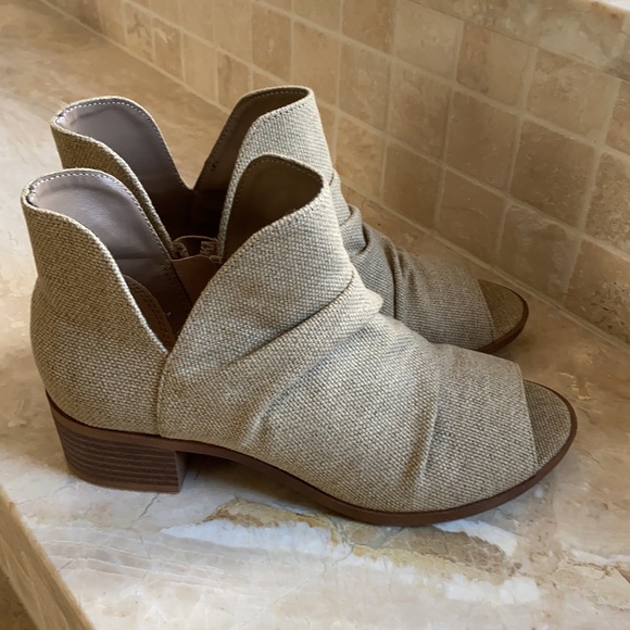 Barely worn Soda ankle shoes - Picture 2 of 6